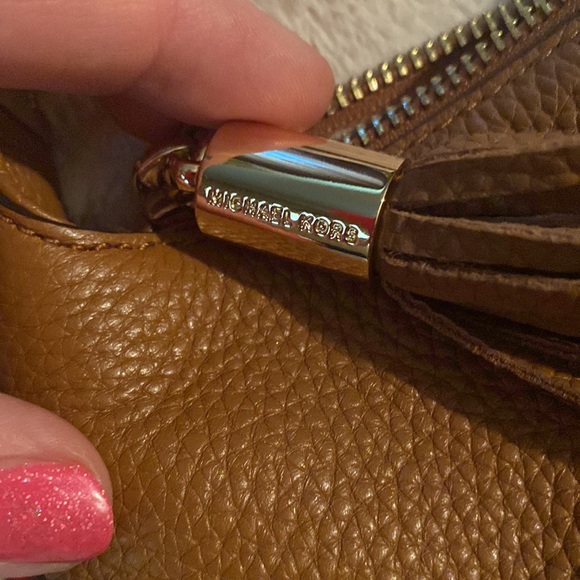 EUC Michael Kors bag and matching large wallet/wristlet - Picture 5 of 17